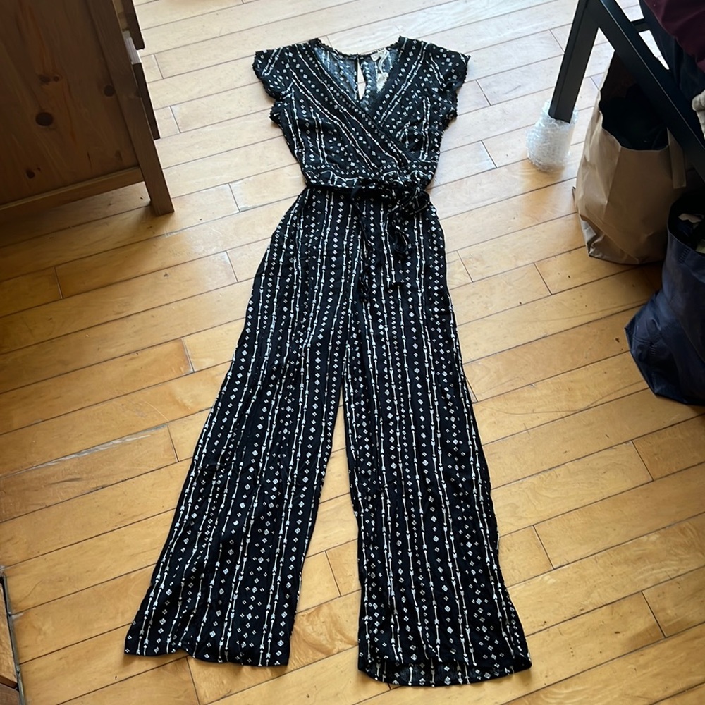 NWT short sleeve V-cut romper